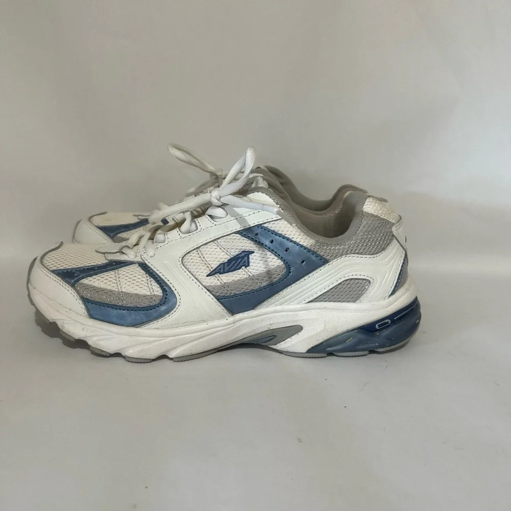 Avia White and Blue Sneakers Retro Comfort